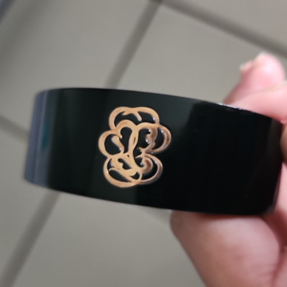TOUS Rubric bangle in rose vermeil silver and black coloured resin.